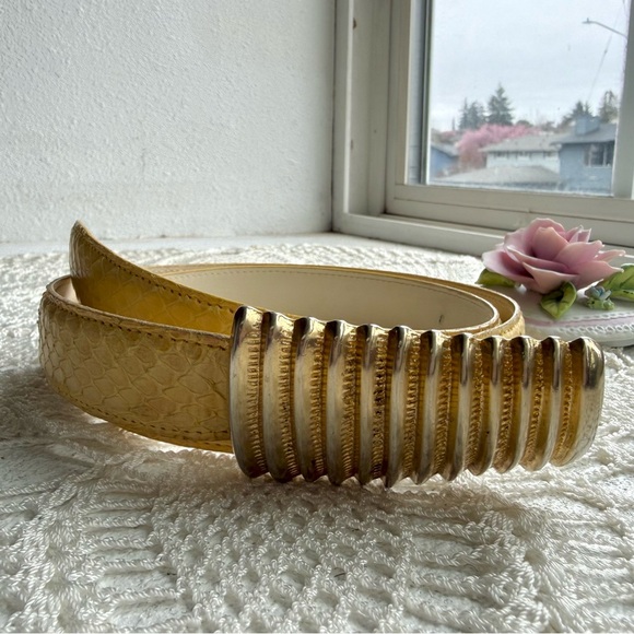 Vintage Butter Yellow Snakeskin Belt Gold Ribbed Buckle 80s Minimal Luxe